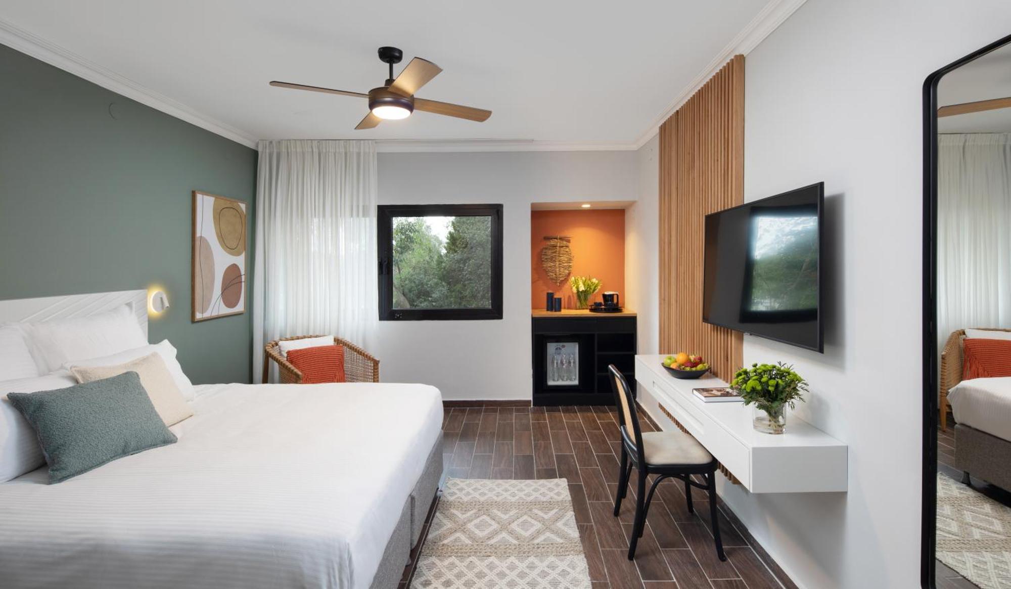 C Hotel Neve Ilan Extérieur photo