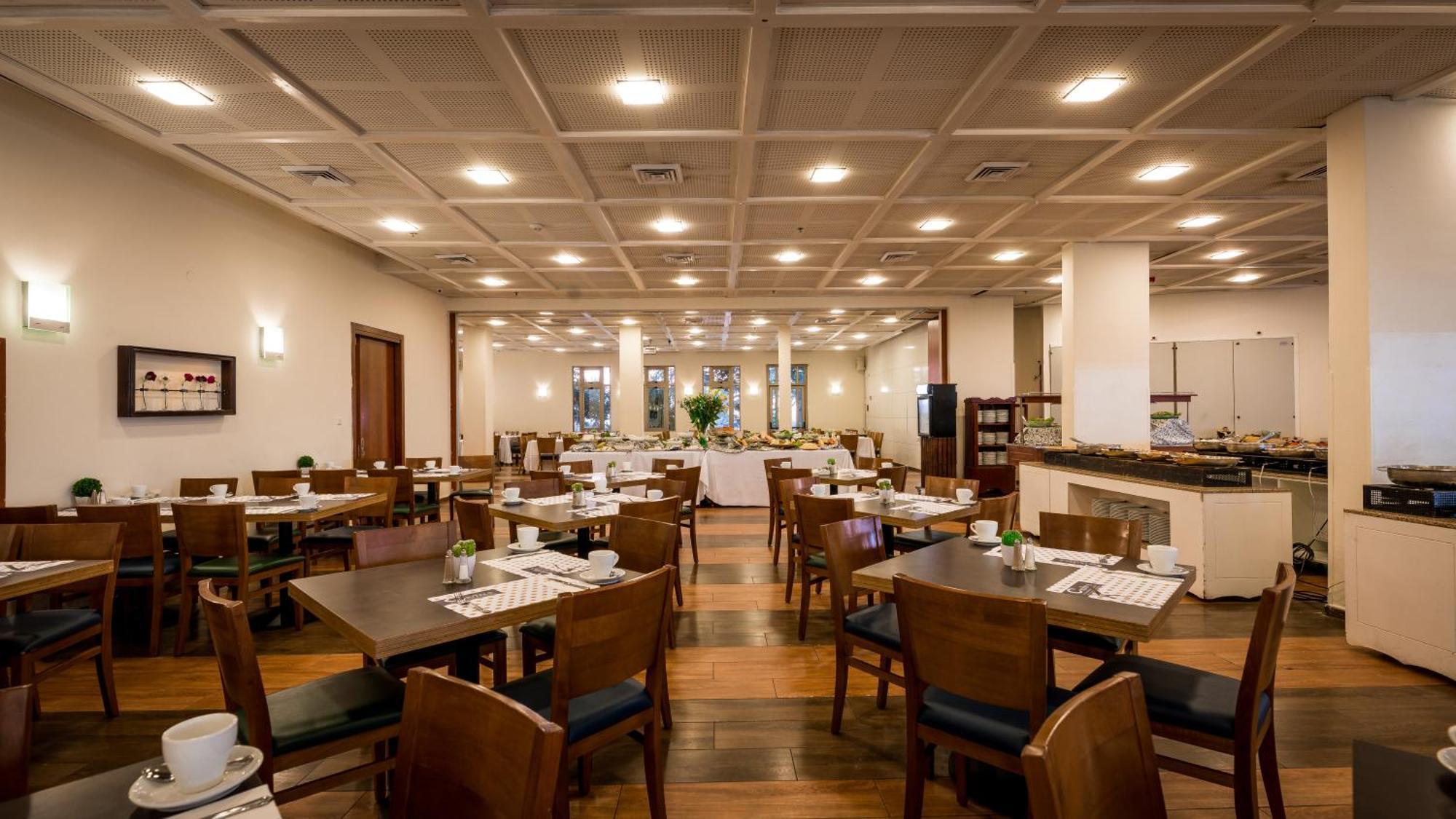 C Hotel Neve Ilan Extérieur photo