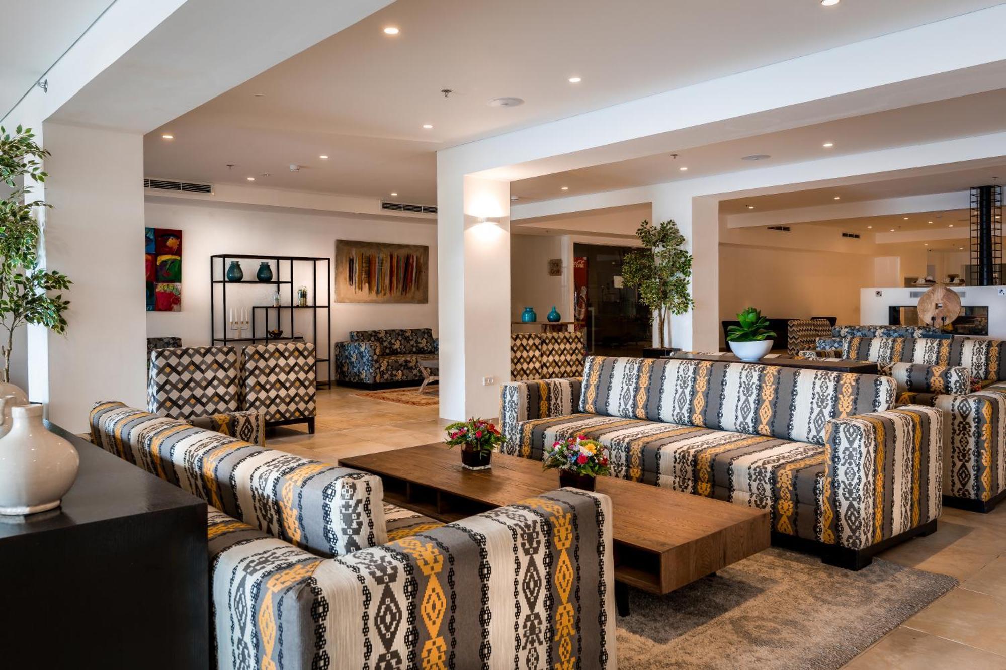 C Hotel Neve Ilan Extérieur photo