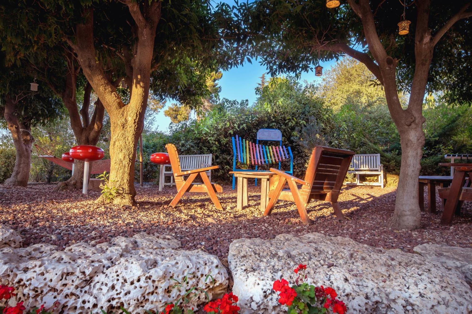 C Hotel Neve Ilan Extérieur photo
