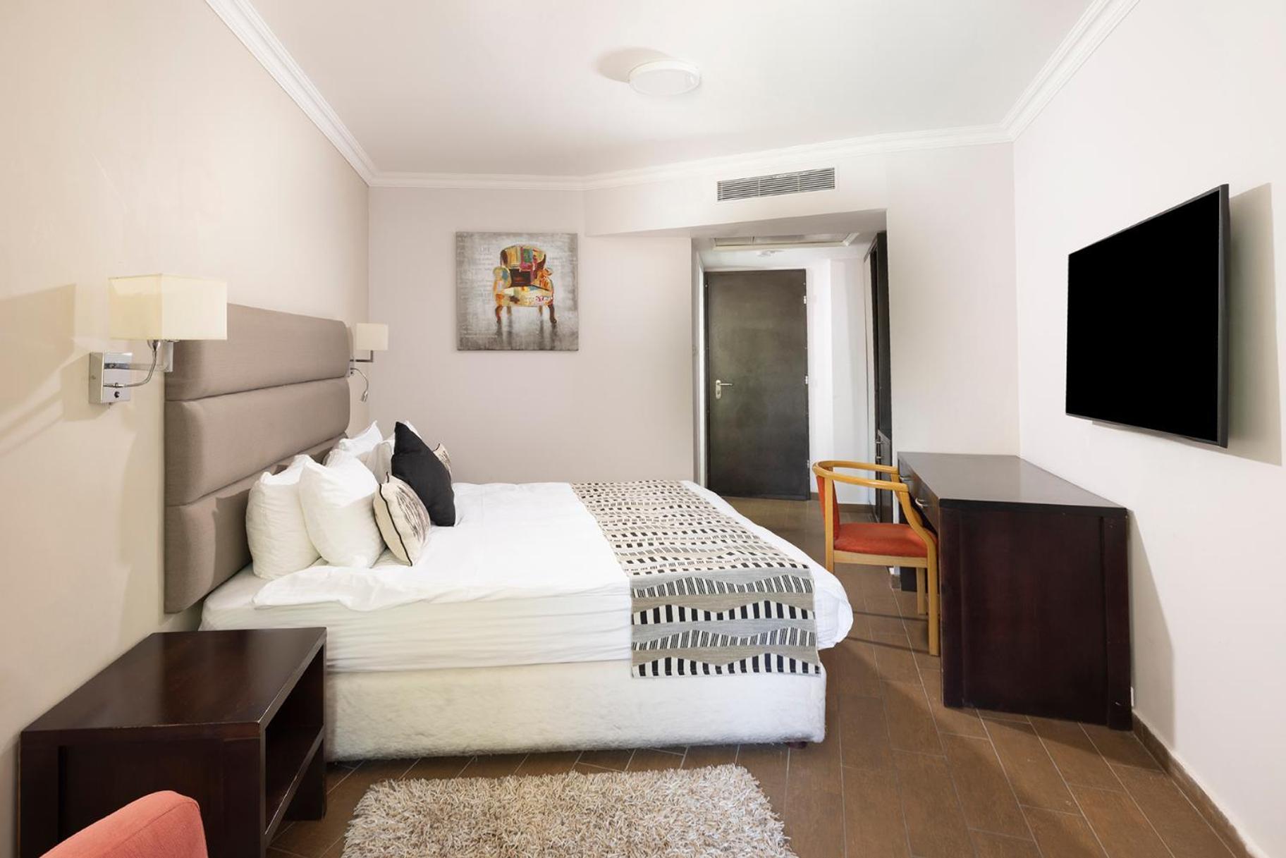 C Hotel Neve Ilan Extérieur photo