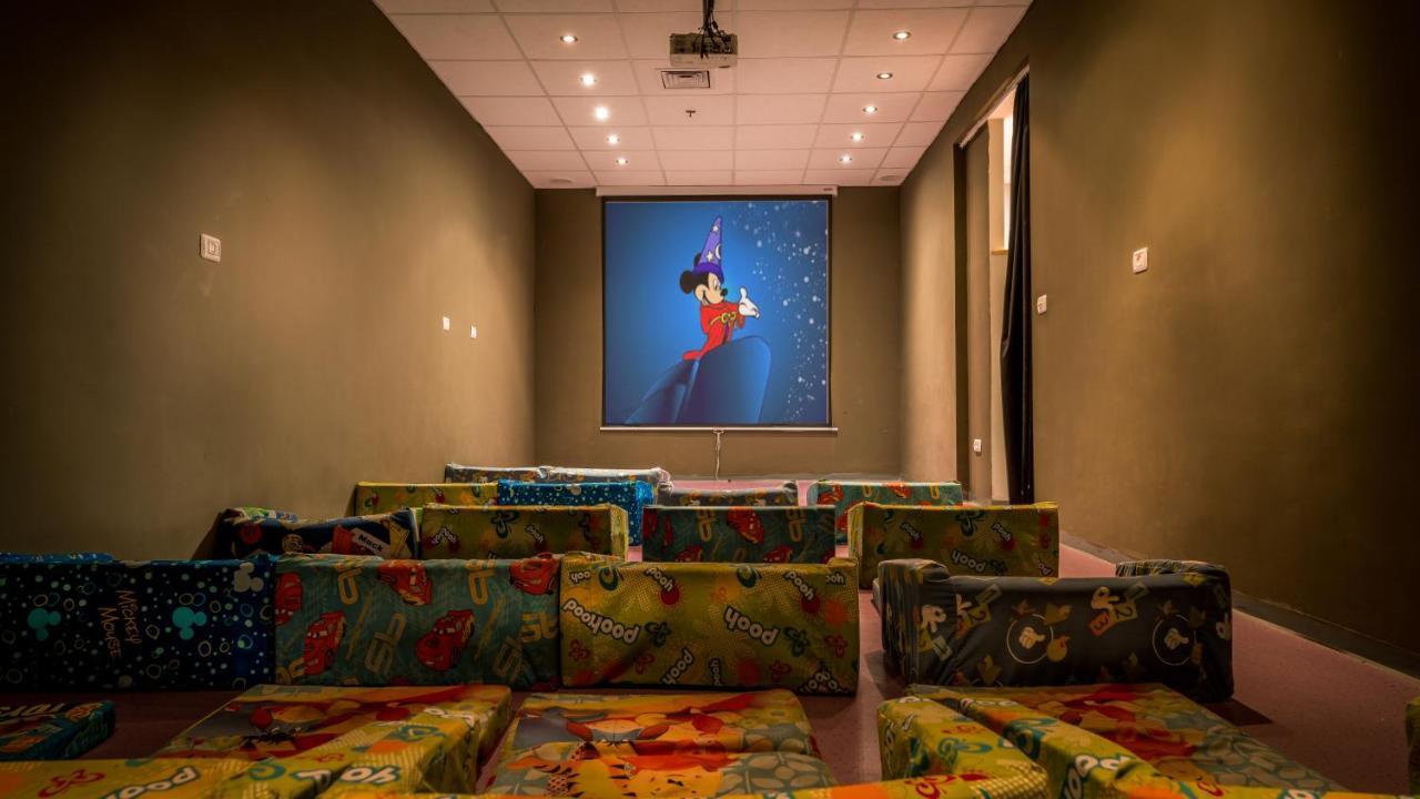 C Hotel Neve Ilan Extérieur photo