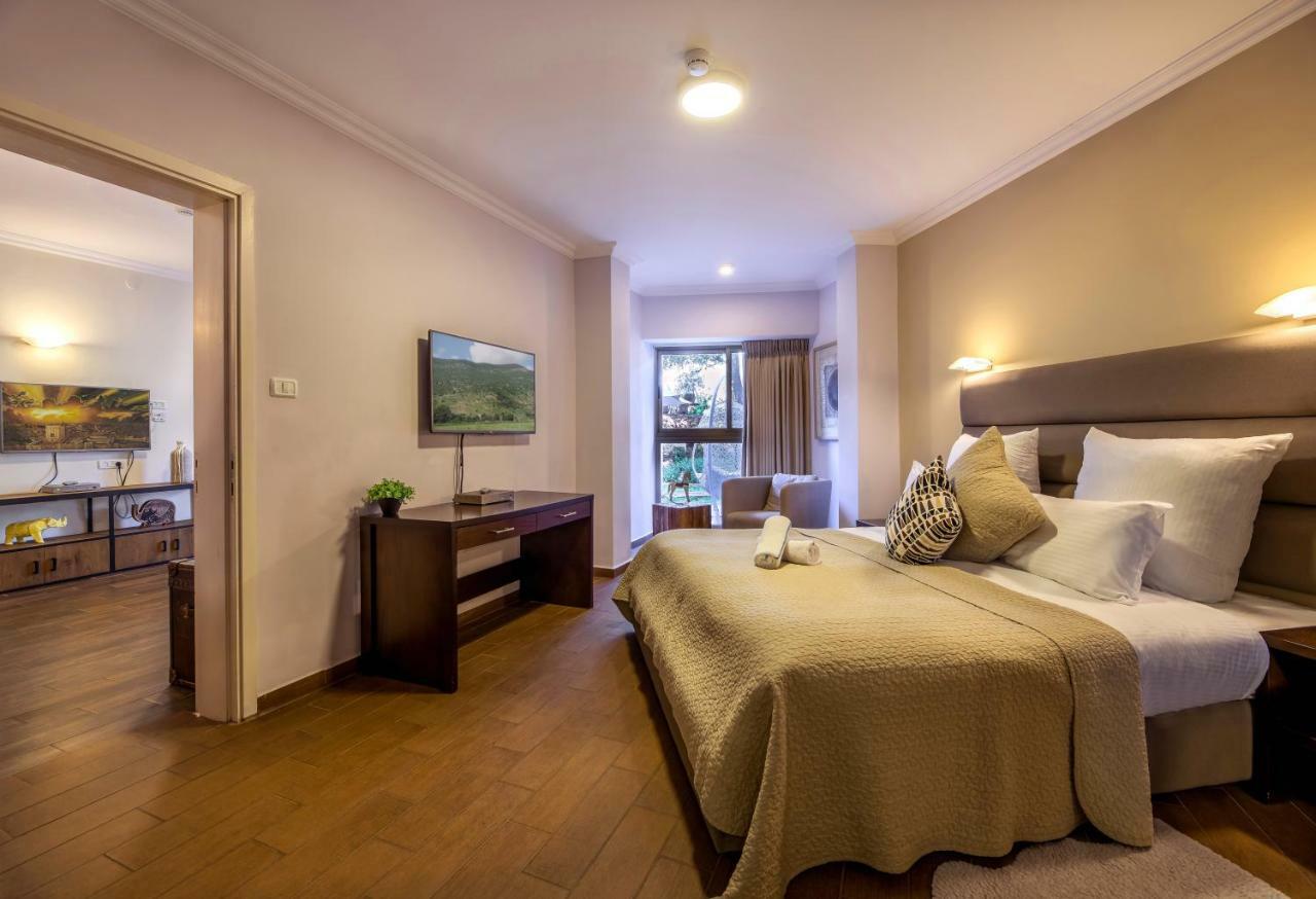 C Hotel Neve Ilan Extérieur photo