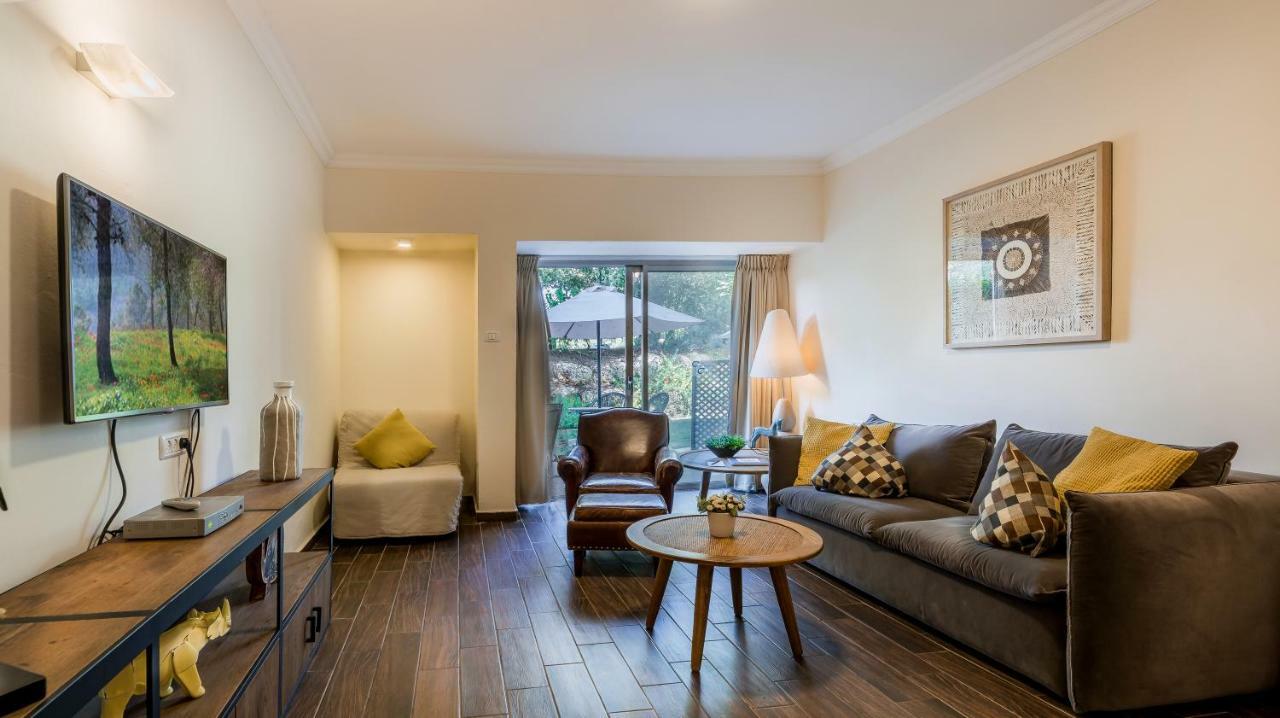 C Hotel Neve Ilan Extérieur photo